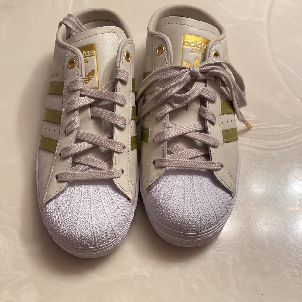 Women’s Adidas Clog Sneakers - Picture 3 of 6
